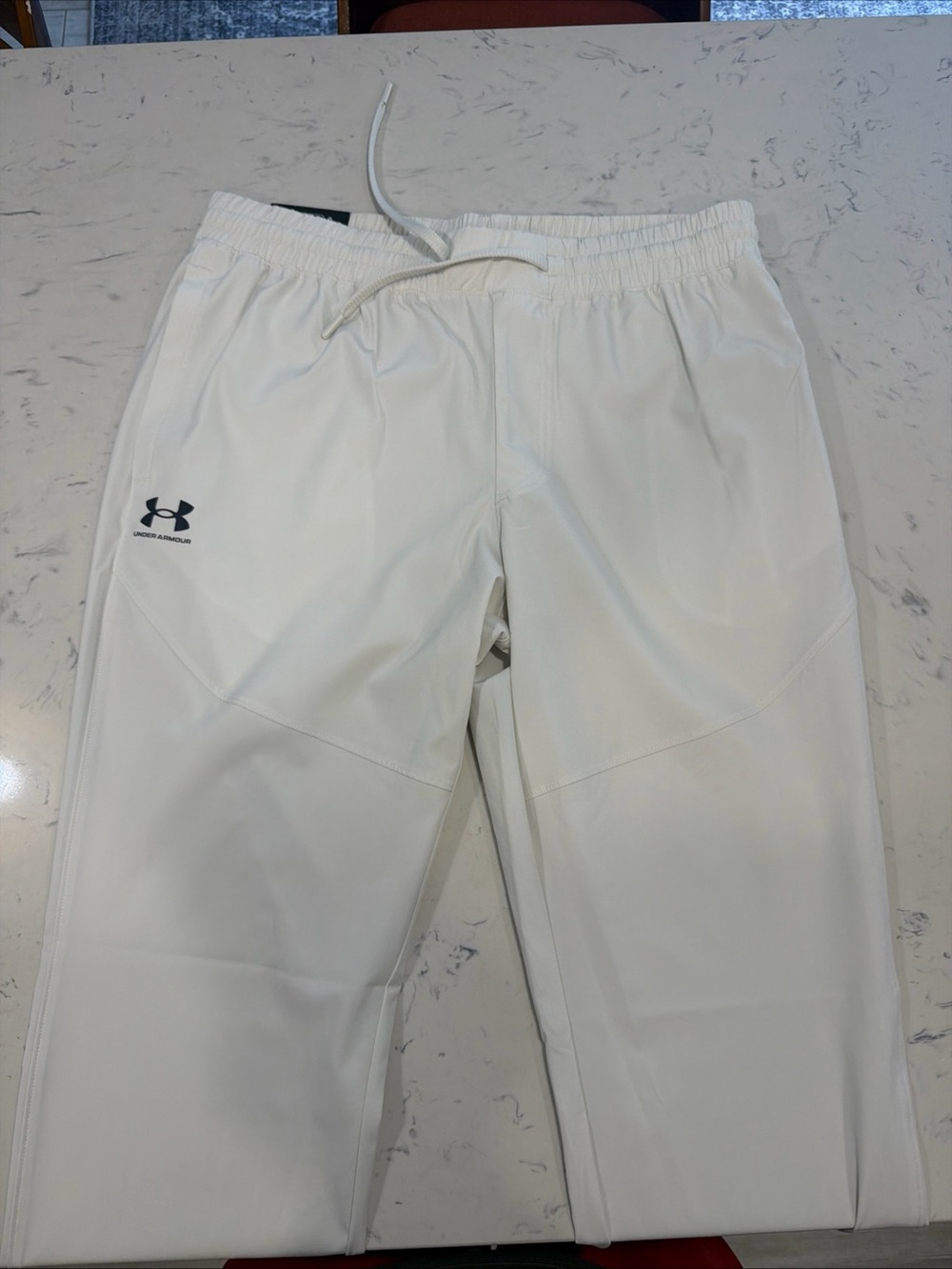 Under Armour Men’s large Woven taper in white brand new with tags